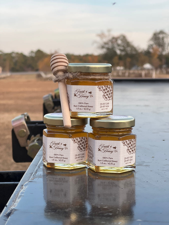 2oz Tupelo Honey with Honey Dipper